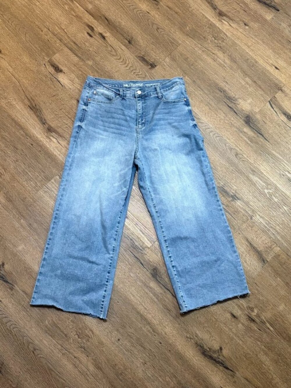 Wallflower The Fearless Wide Leg Crop Jeans Light Wash Size 13